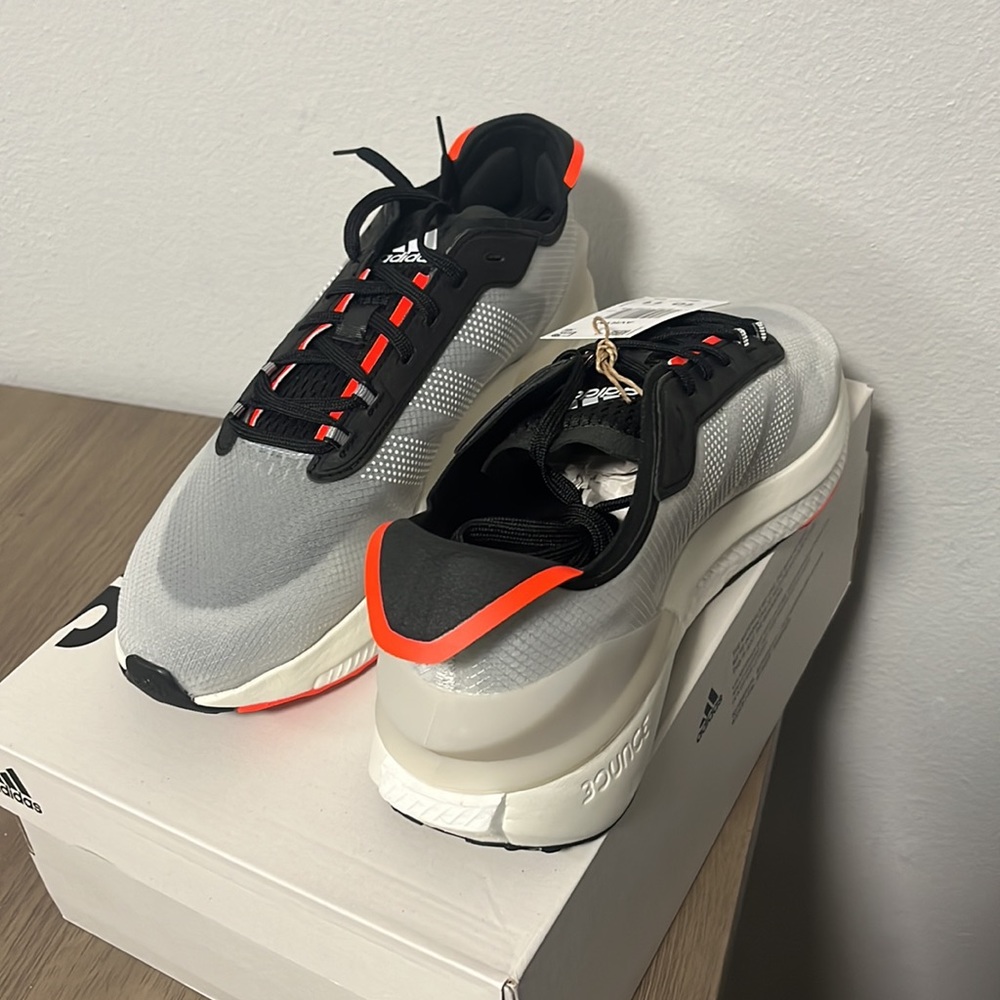 NWT Adidas Men's Avryn Shoes - Black/Grey/Orange - Various Sizes - HP5969 - Picture 9 of 9